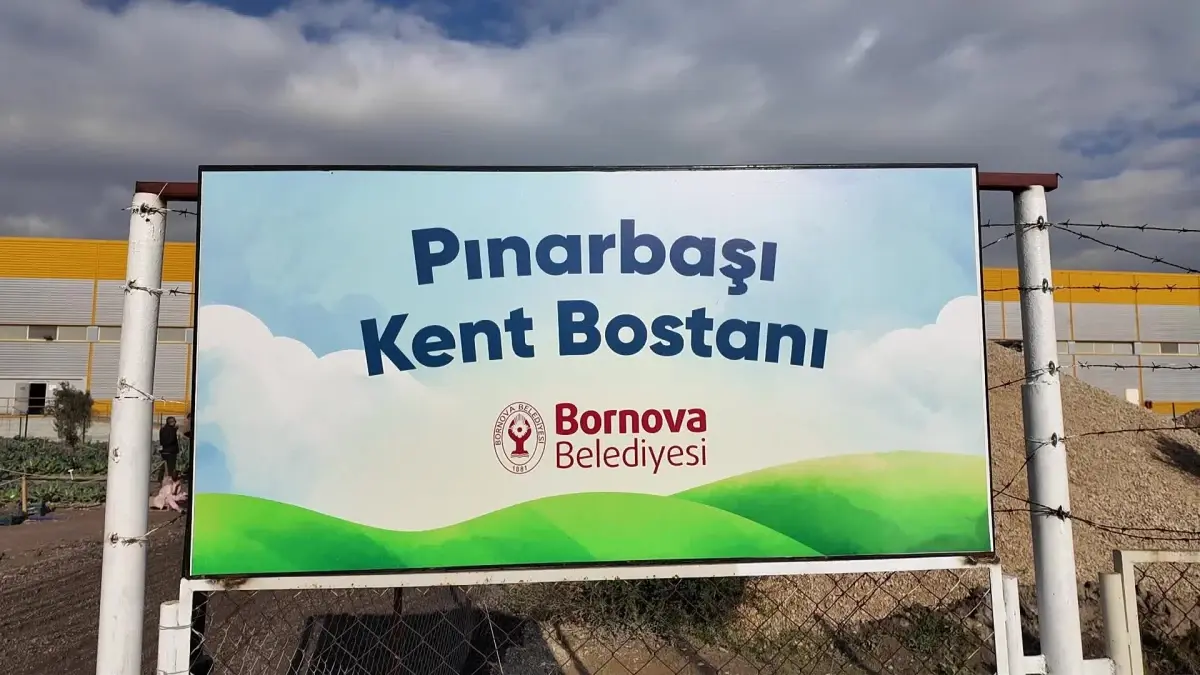 Bornova\'da Kadınların Üretim Heyecanı: İlk Kent Bostanı Hasadı Gerçekleşti