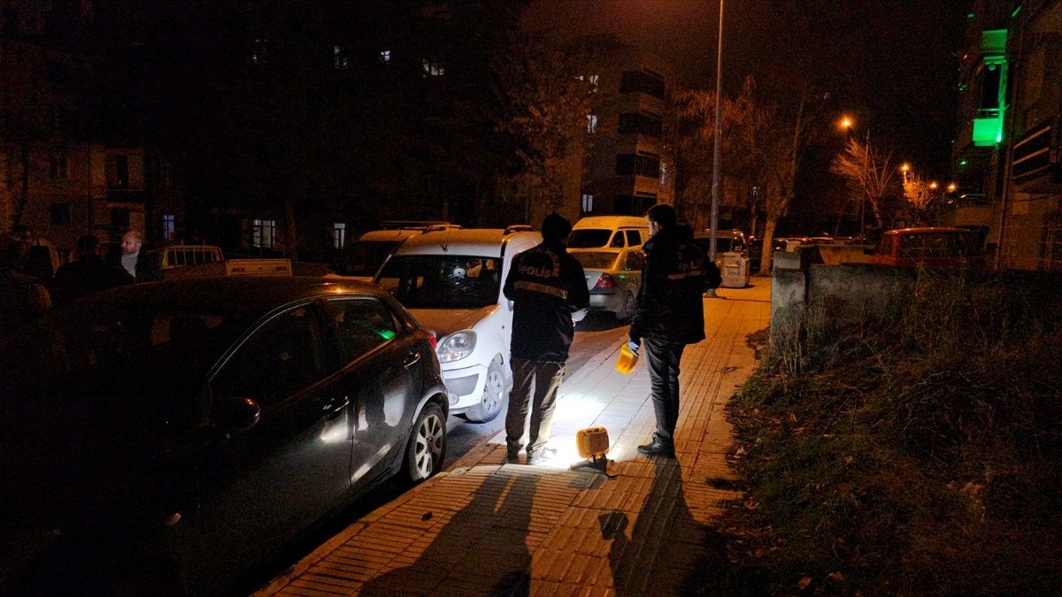 Çorum\'da Araçlara Silahlı Saldırı