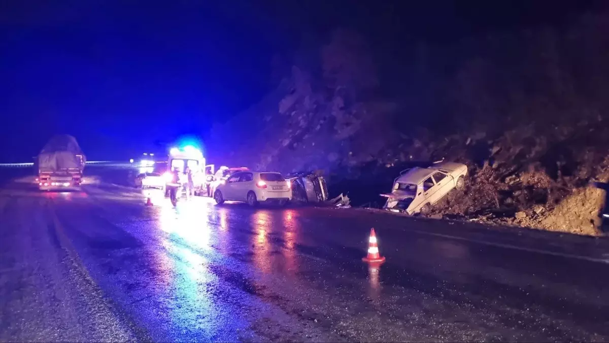 Çorum\'da Ardışık İki Trafik Kazası: 5 Yaralı