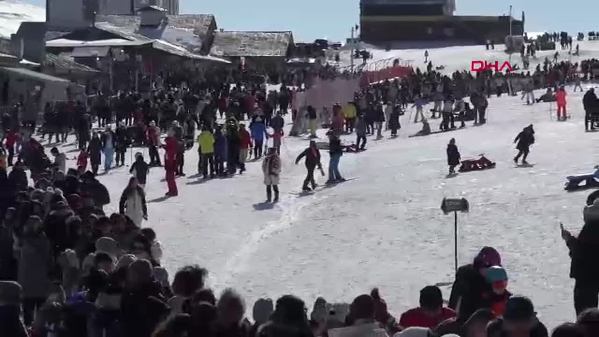 Erciyes Kayak Merkezi, Hafta Sonu Yerli ve Yabancı Turistlerle Doldum Taştı