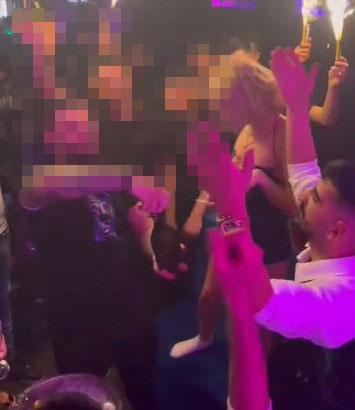 İsyan ettiren görüntü: SMA'lı kızı için topladığı paraları gece kulübünde harcadı