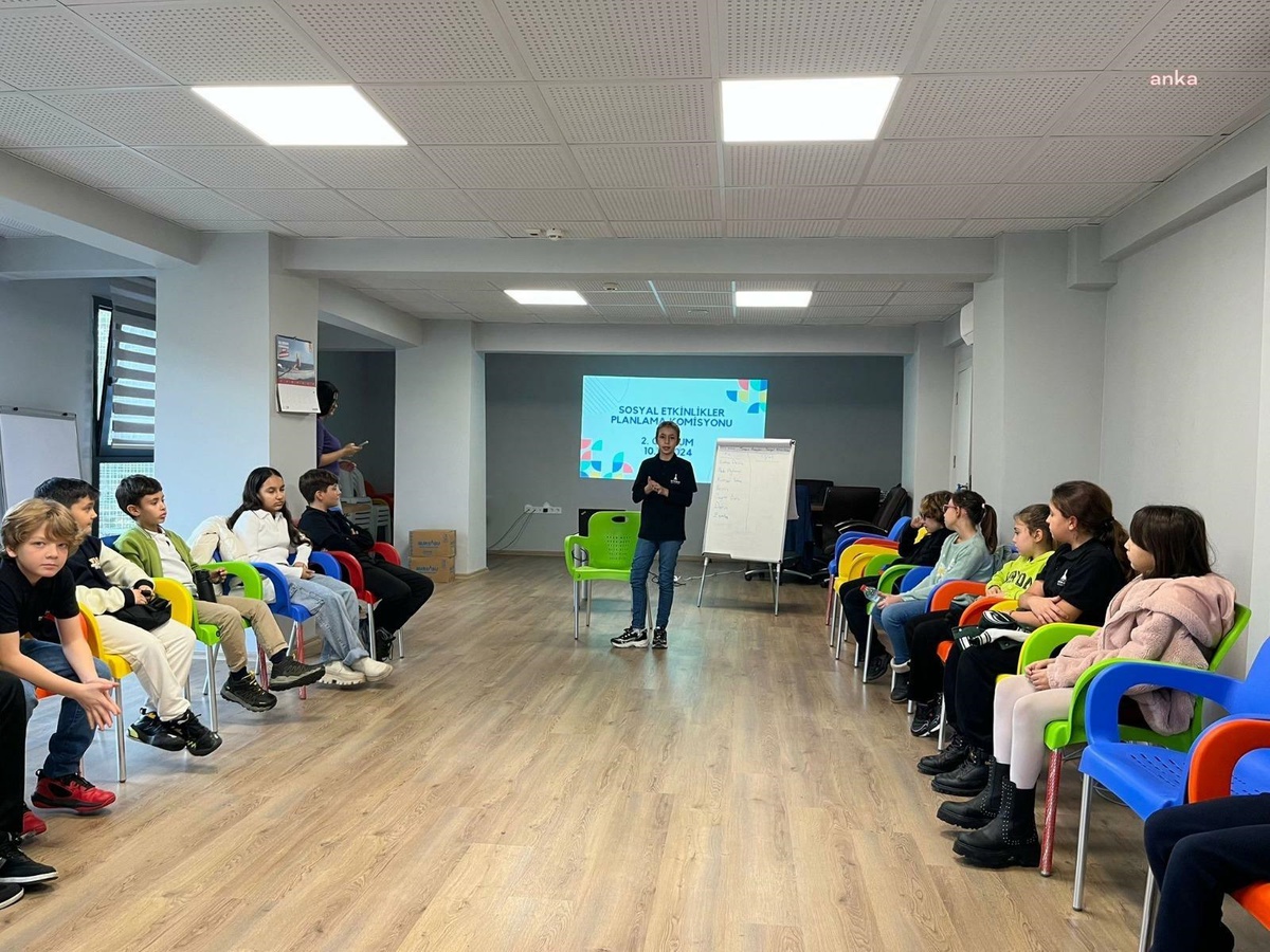 İzmir Çocuk Meclisi\'nde Seçim Heyecanı