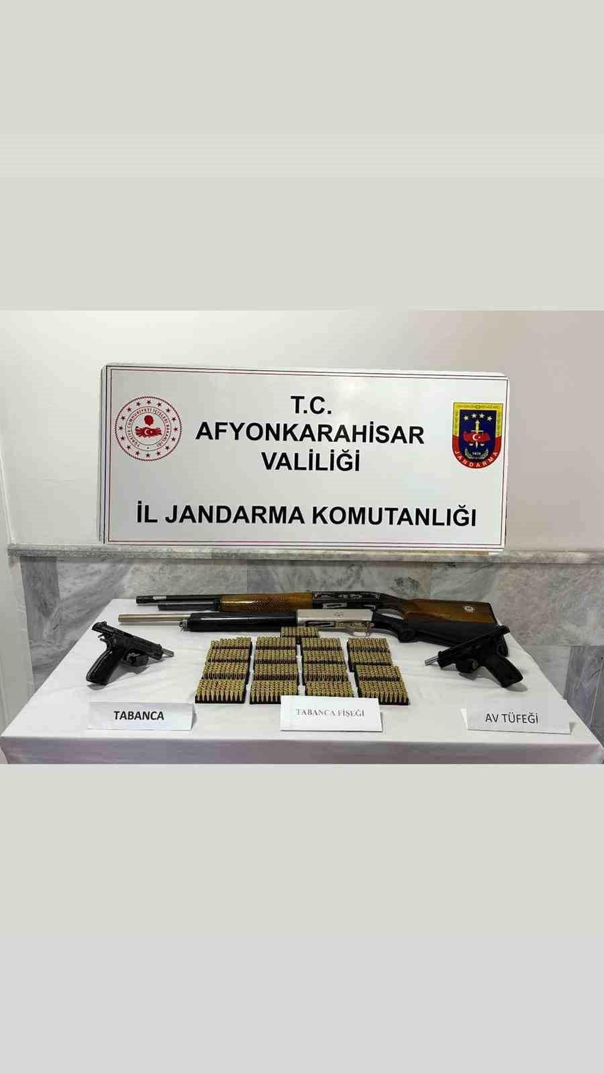 Afyonkarahisar\'da Silah Baskını