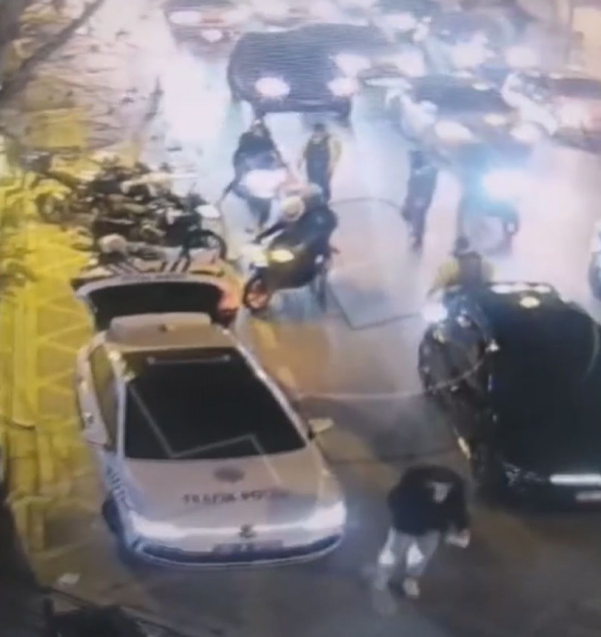 Kadıköy\'de Alkollü Motosiklet Sürücüsü Polise Çarptı, Tutuklandı