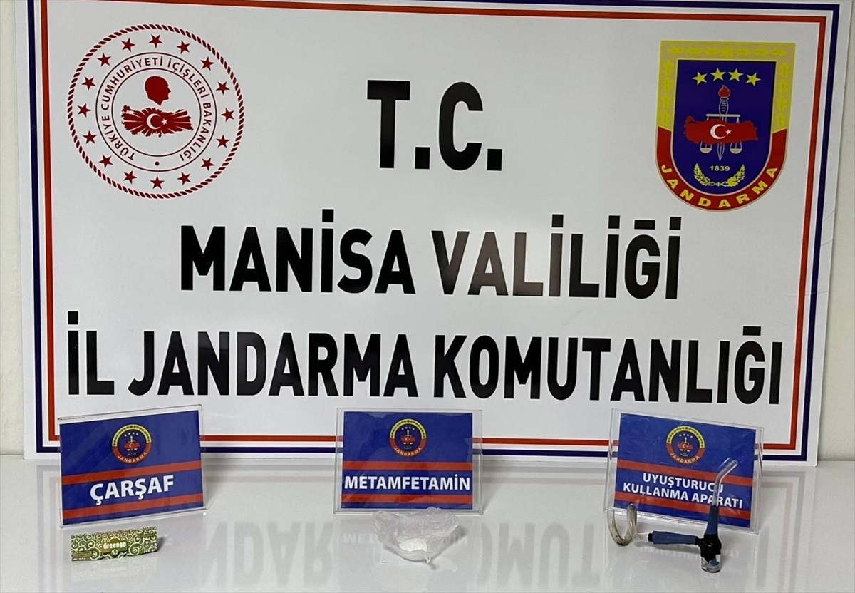 Salihli\'de 4 Şüpheli Uyuşturucuyla Yakalandı