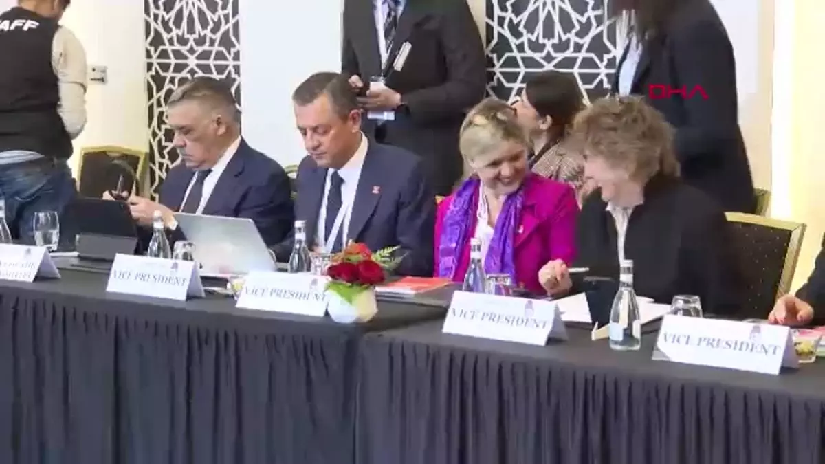 Özgür Özel, Sosyalist Enternasyonal Toplantısı\'nda Önemli Açıklamalarda Bulundu