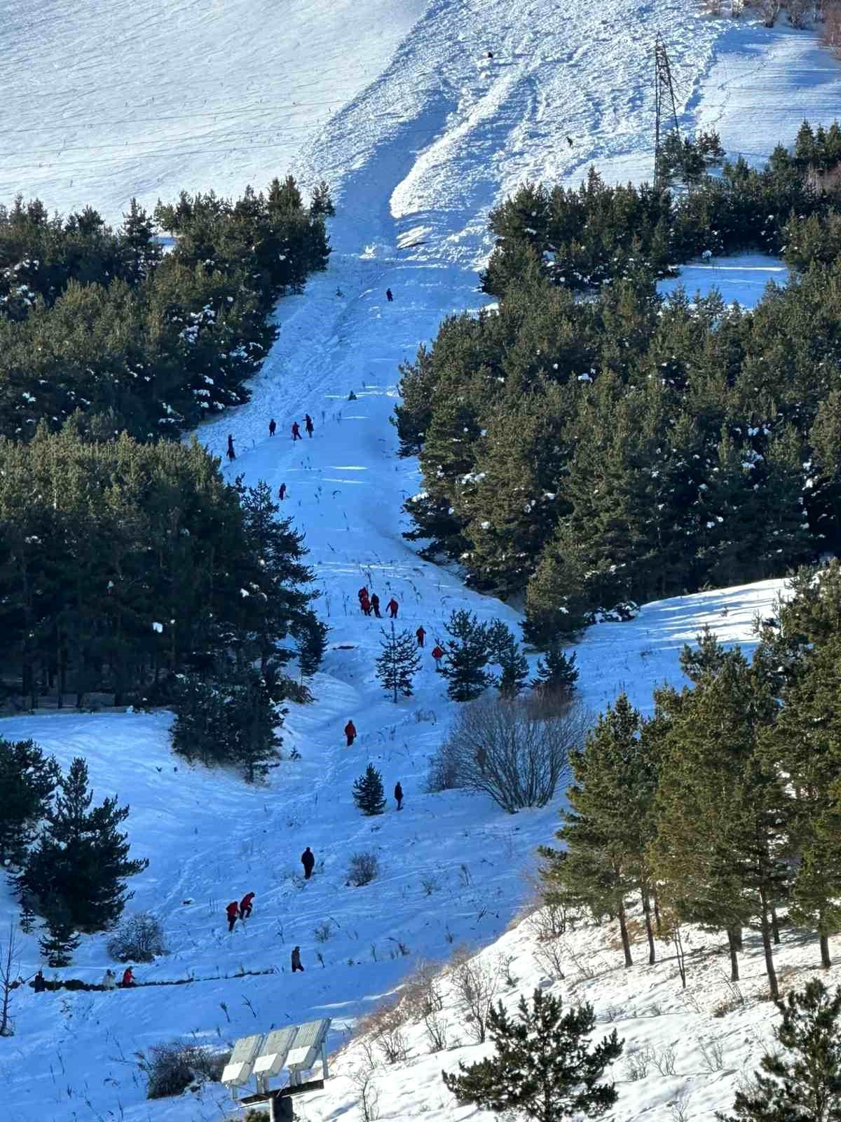 Erzurum\'da Çığ Düşmesi: 1 Ölü, 3 Yaralı