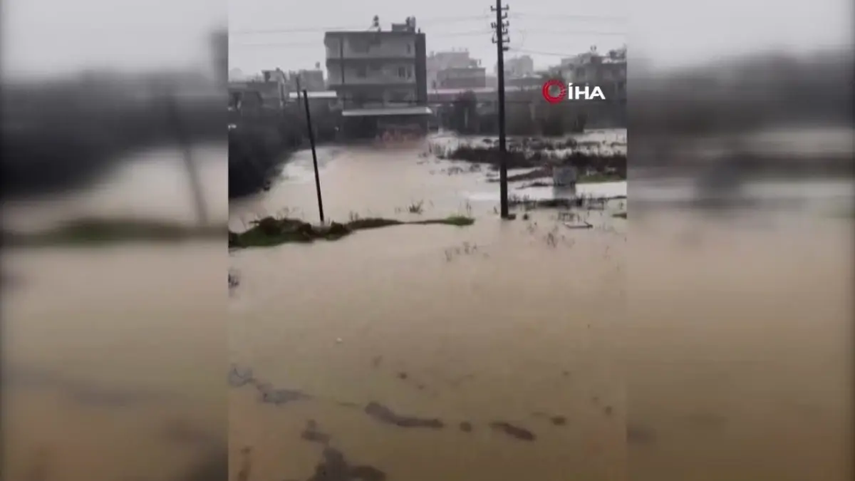 Antalya\'da Sağanak Yağmur Su Baskınlarına Yol Açtı