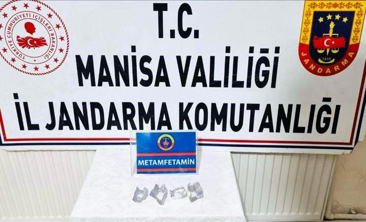 Manisa\'da Uyuşturucu Operasyonu: 4 Gözaltı
