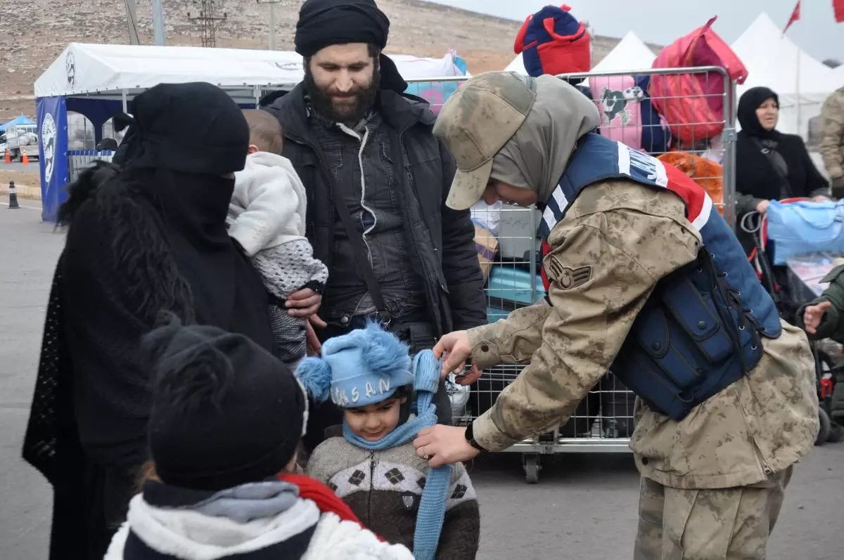 Suriyeliler Türkiye\'den Vatanlarına Dönüyor