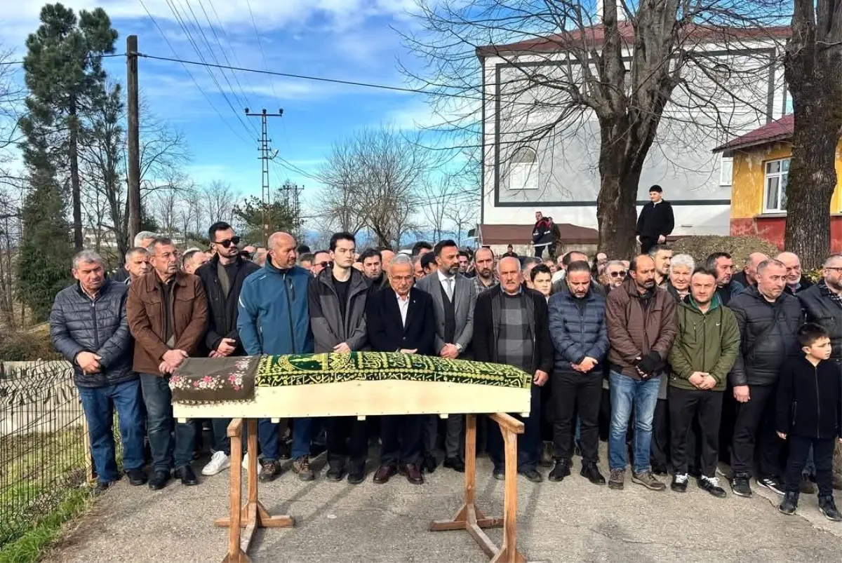 Yangında Hayatını Kaybeden 94 Yaşındaki Emine Güngör Toprağa Verildi