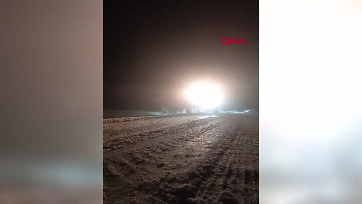 Elazığ\'da Kar Yağışı 27 Köy Yolunu Kapattı
