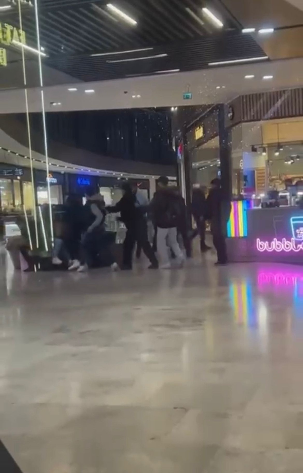 Bursa\'da Alışveriş Merkezinde Kavga