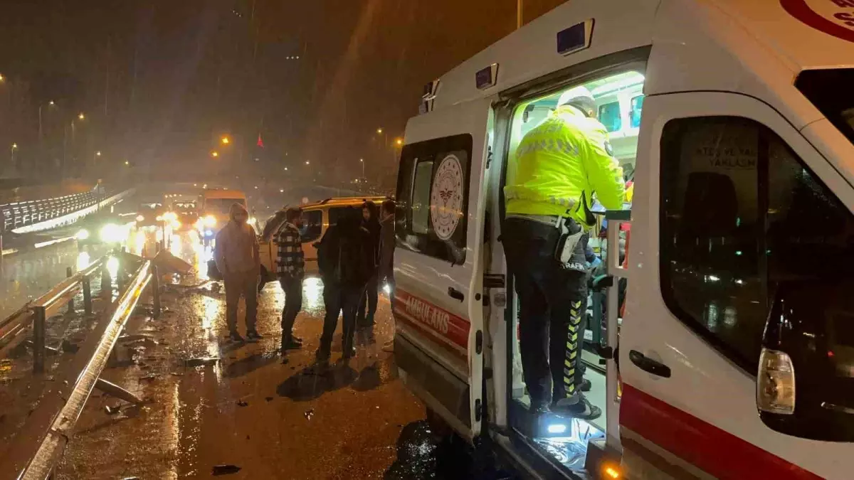 Hatay\'da Trafik Kazası: Sürücü Yaralandı