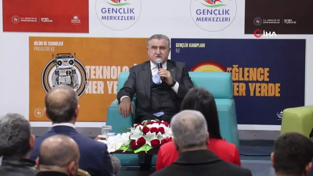 Bakan Bak, Malatya\'da Gençlerle Buluştu