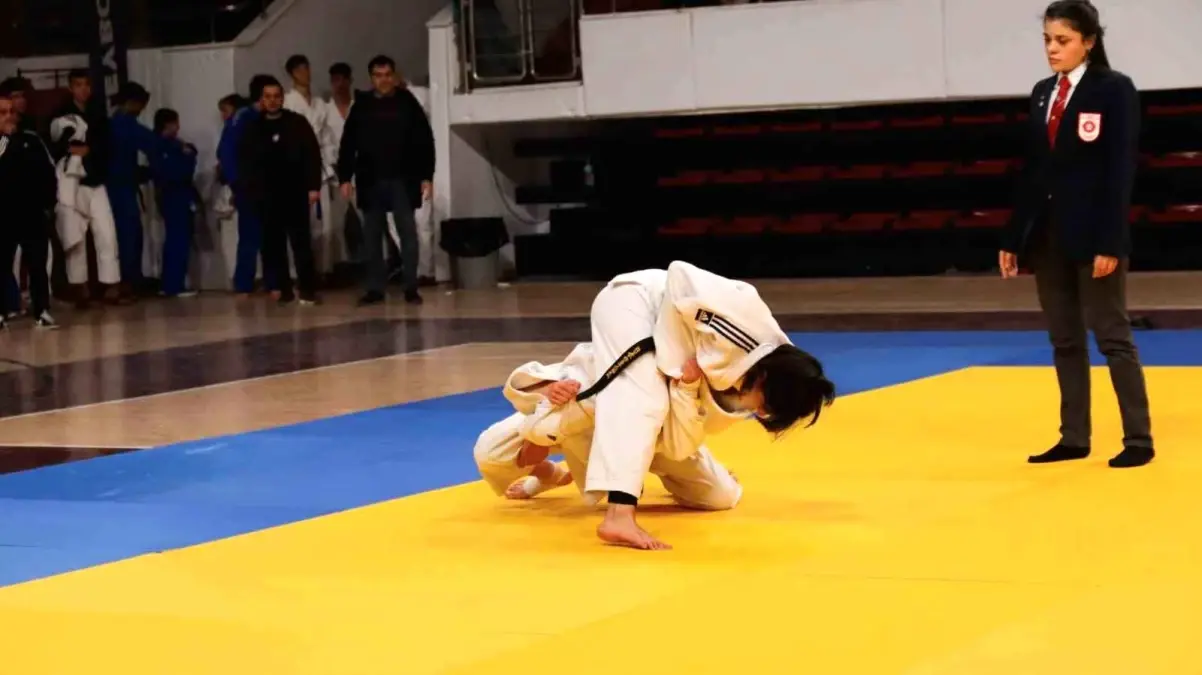 Elazığ\'da Judo Gençler A Grubu Müsabakaları Tamamlandı