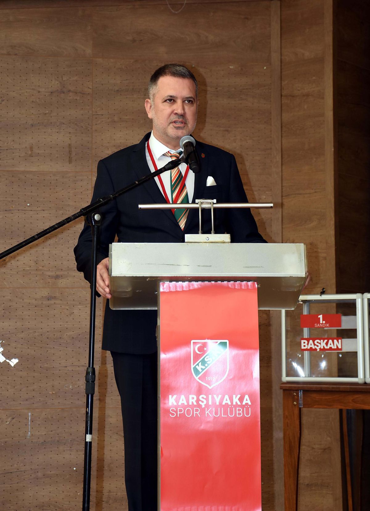 Karşıyaka Spor Kulübü\'nde Aday Bolluğu Yaşanıyor