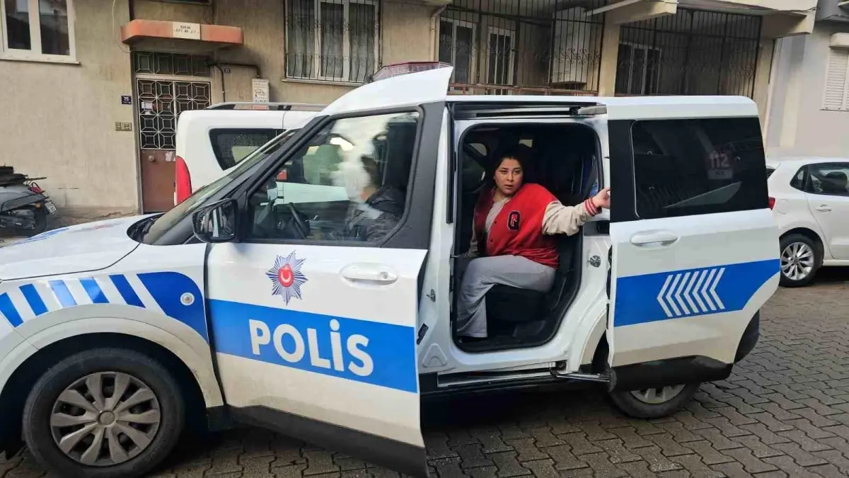 Kaza Geçiren Öğrenciye Polis Yardımı