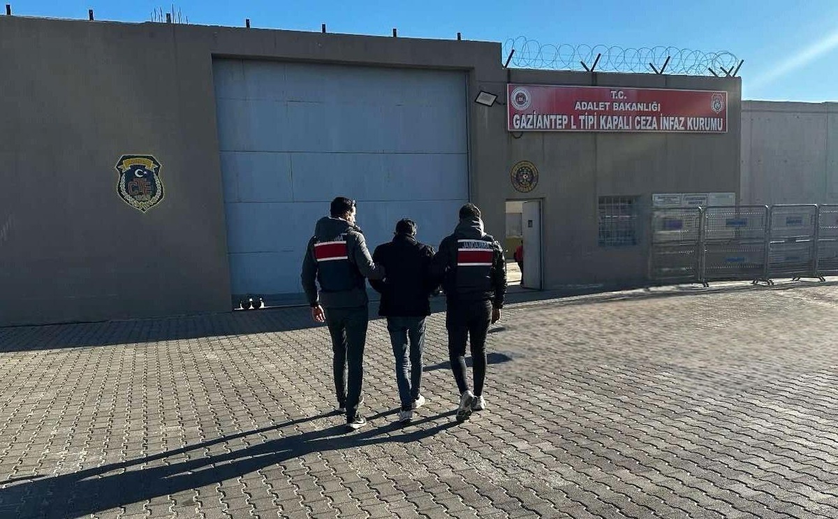 Uyuşturucu Ticareti Yapan Firari Yakalandı