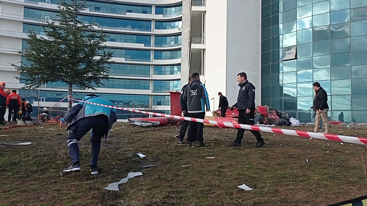 Muğla\'da Helikopter Hastaneye Çarptı