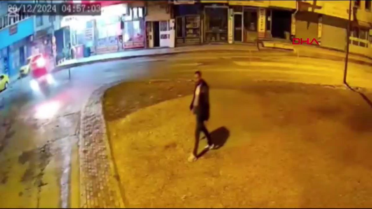 Alkollü Şahıs Park Halindeki Araçlara Çarptı