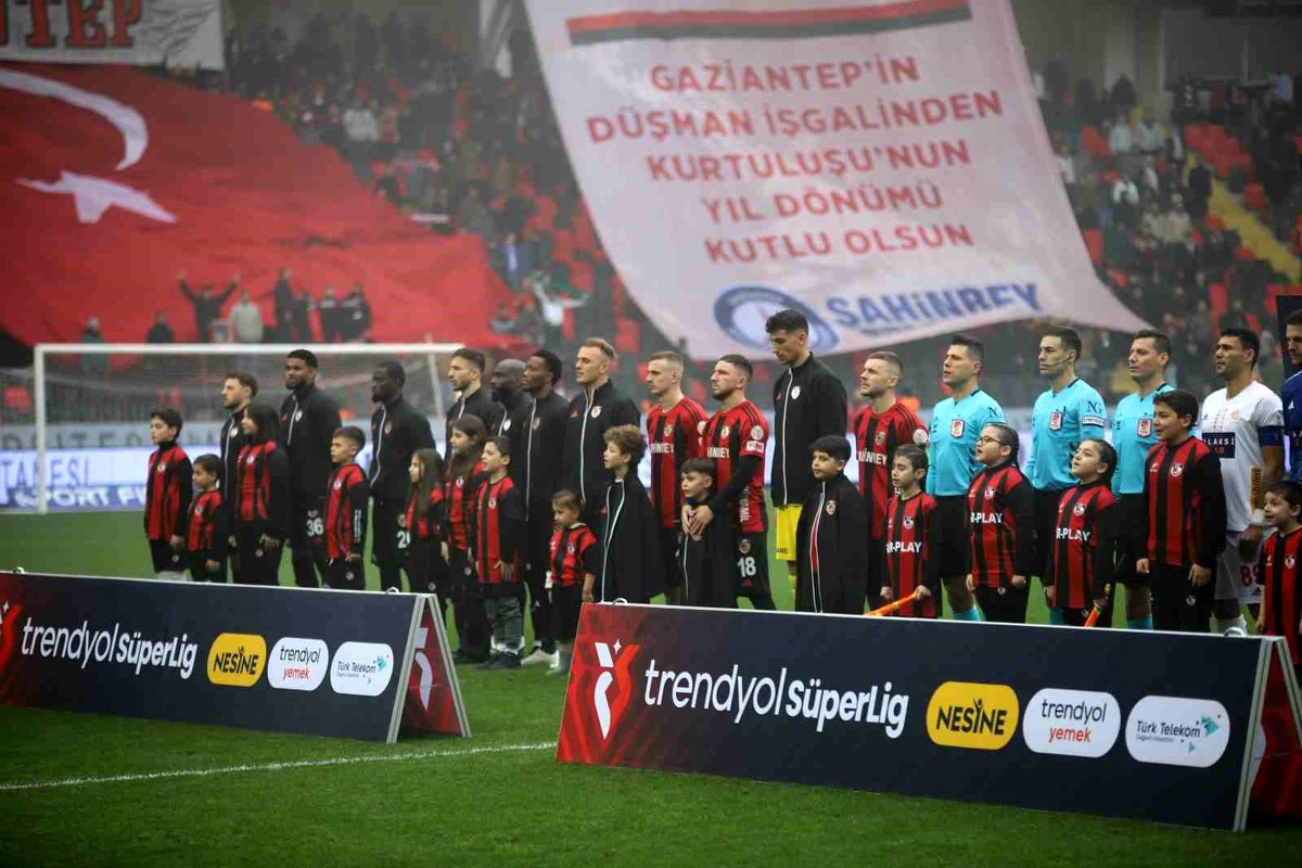 Gaziantep FK - Antalyaspor Maçında İlk Dakikalar Eşit