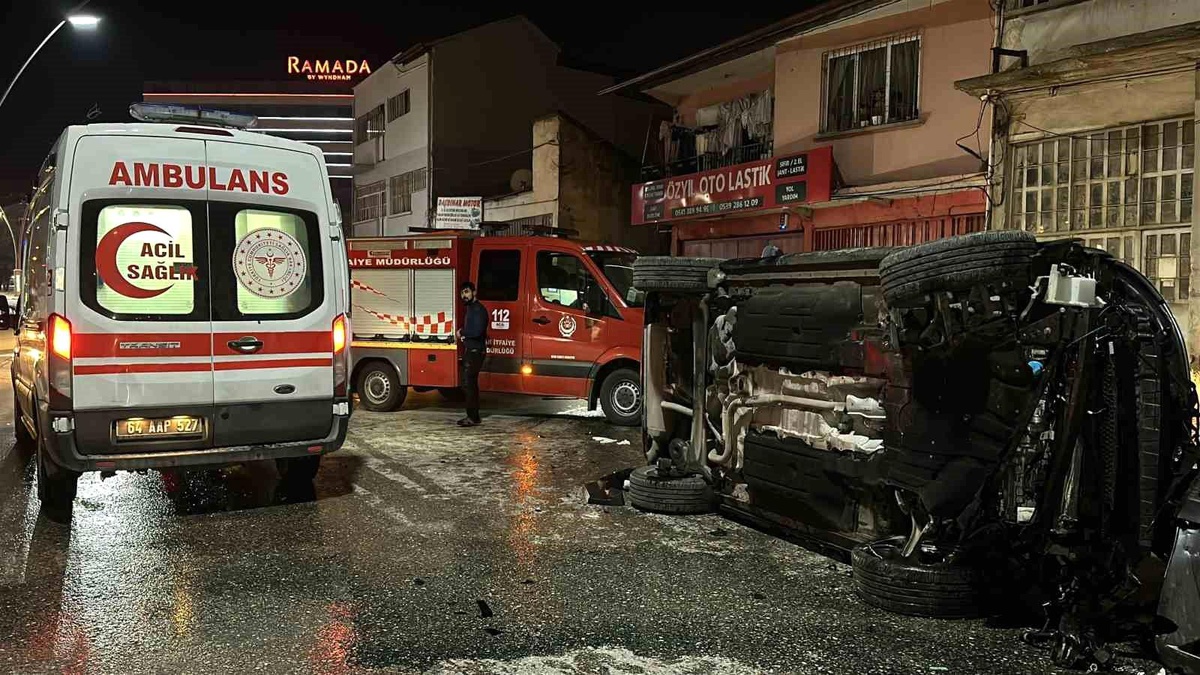 Uşak\'ta Trafik Kazası: 2 Yaralı
