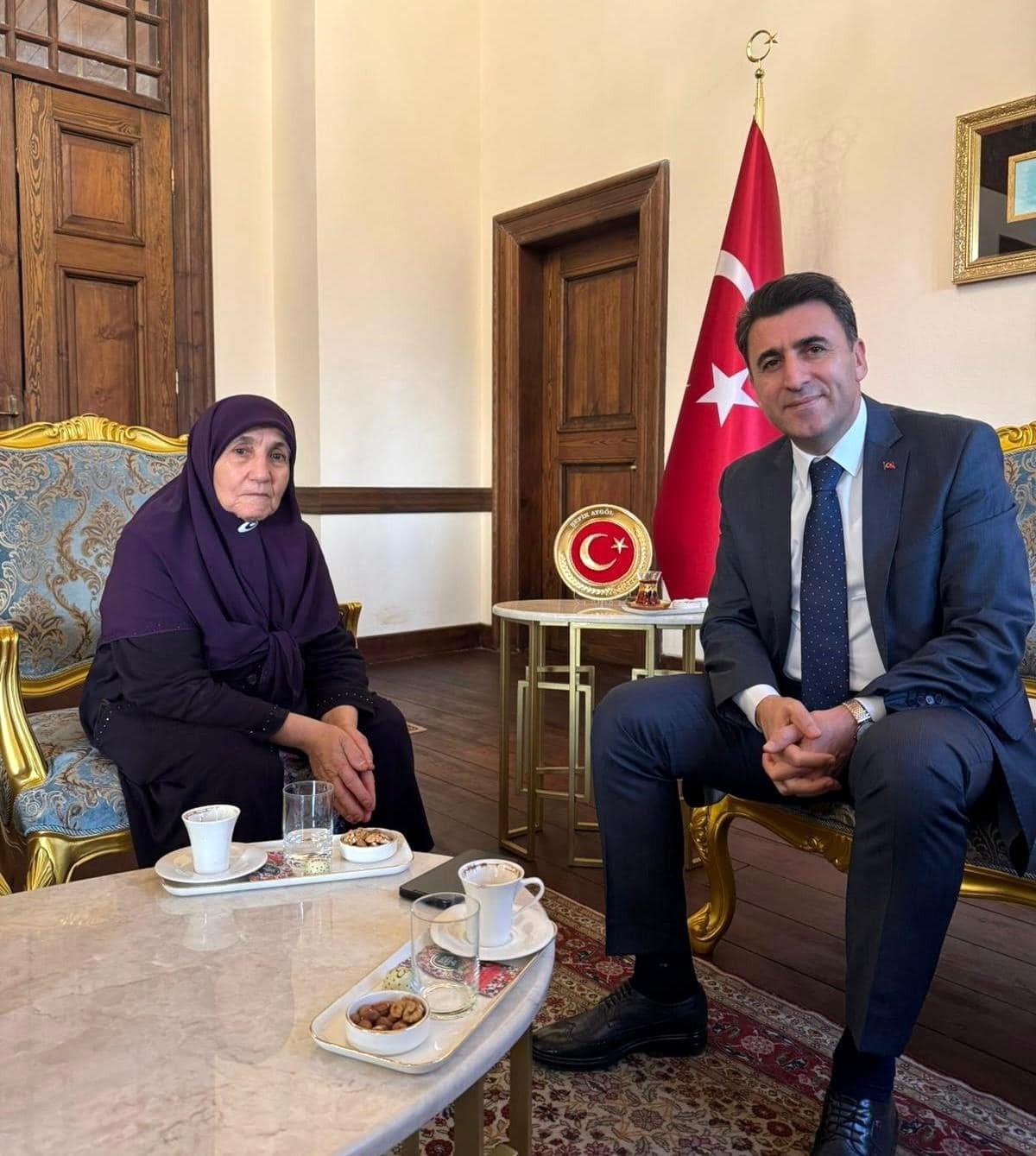 Nazire Kurt\'tan Vali Aygöl\'e Teşekkür Ziyareti