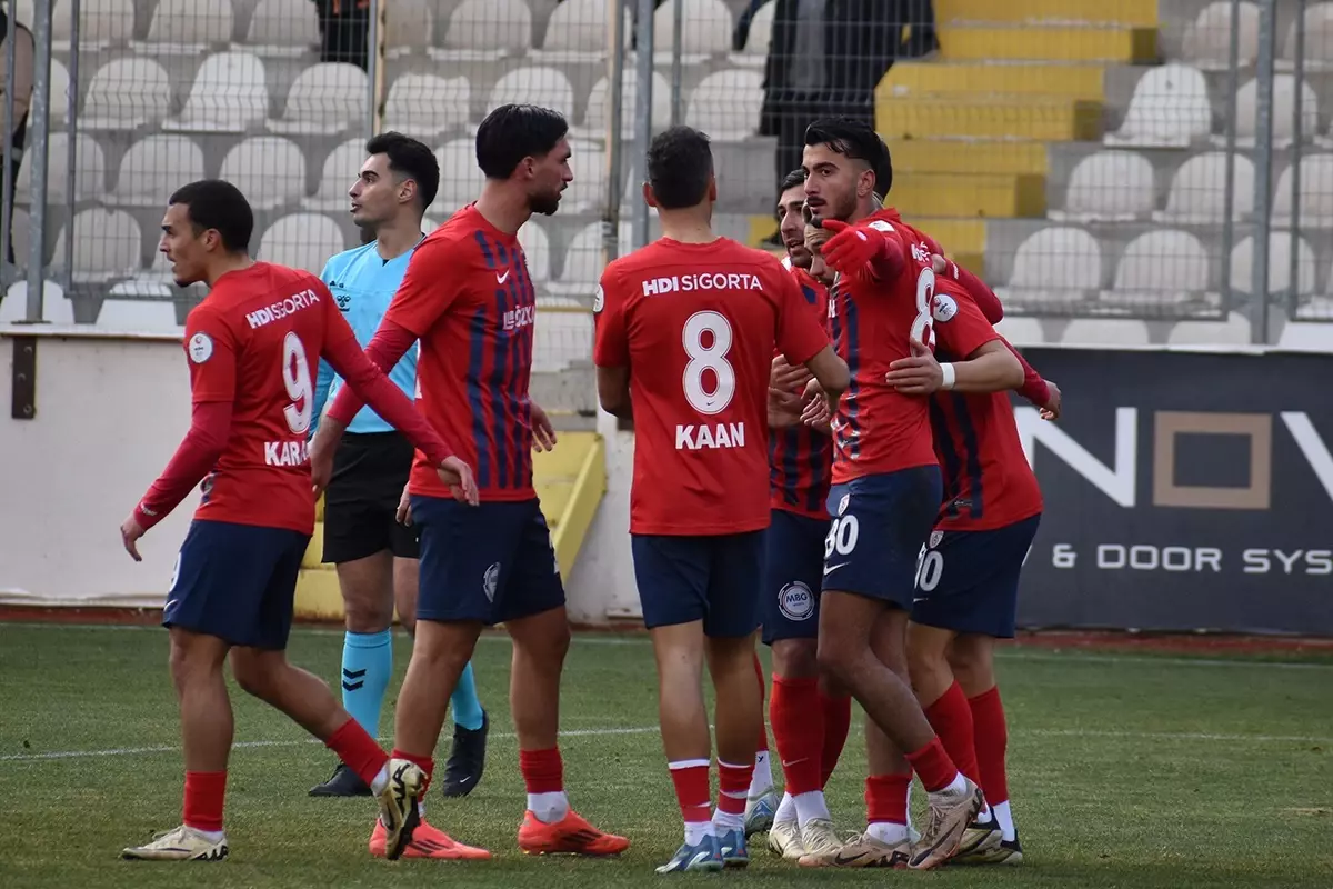 Altınordu, Afyonspor\'u 6-0 İle Geçerek Moralli Devre Arasına Girdi