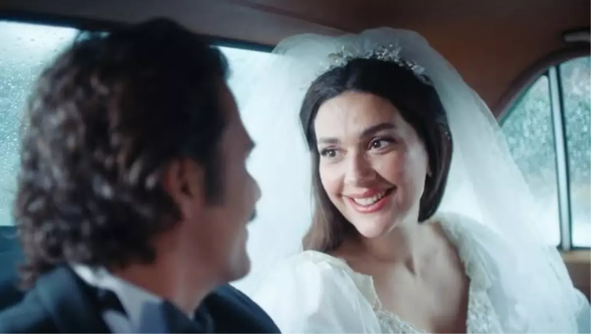 Bergüzar Korel\'in Nostaljik Gelinliği Sosyal Medyayı Salladı