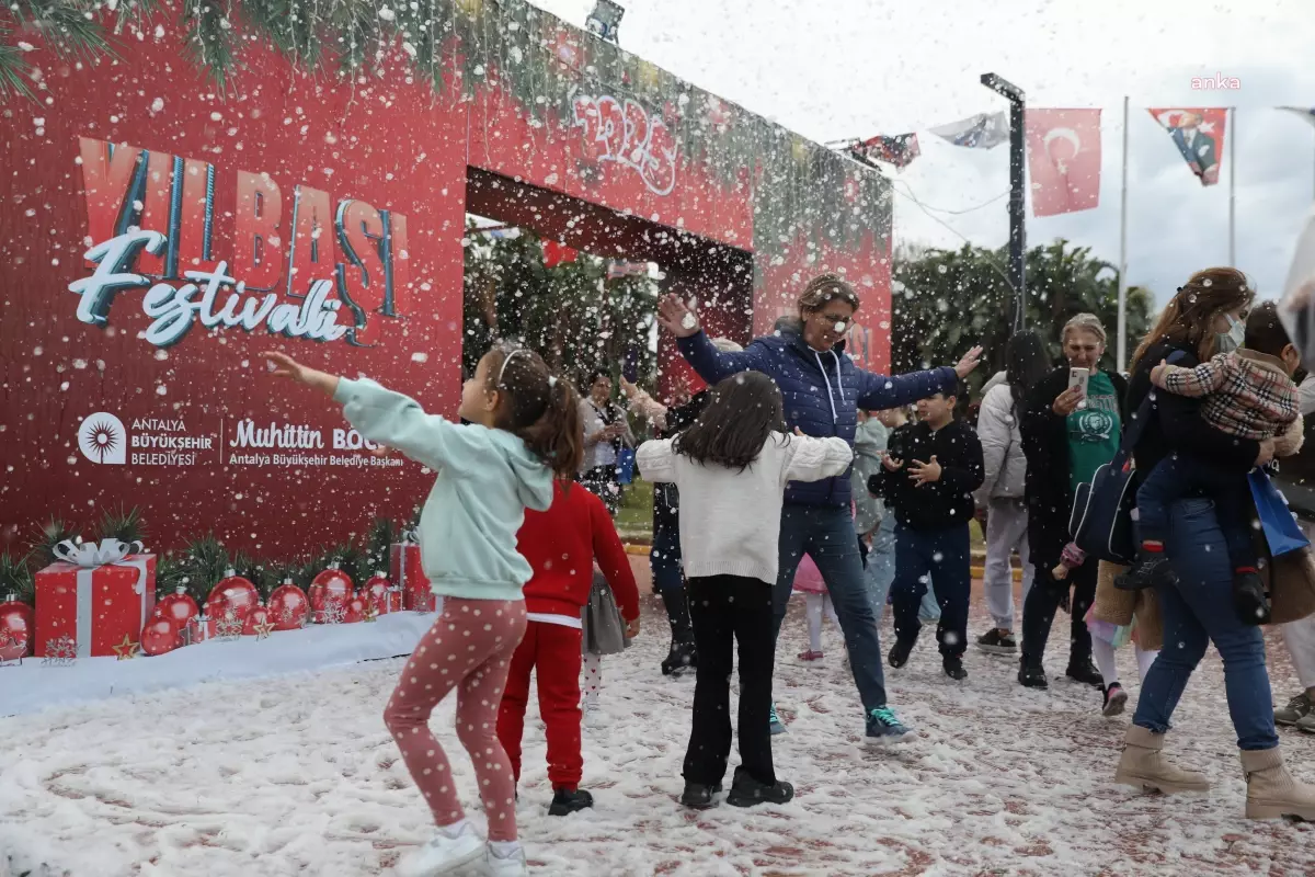 Antalya\'da Yılbaşı Festivali Coşkusu Devam Ediyor