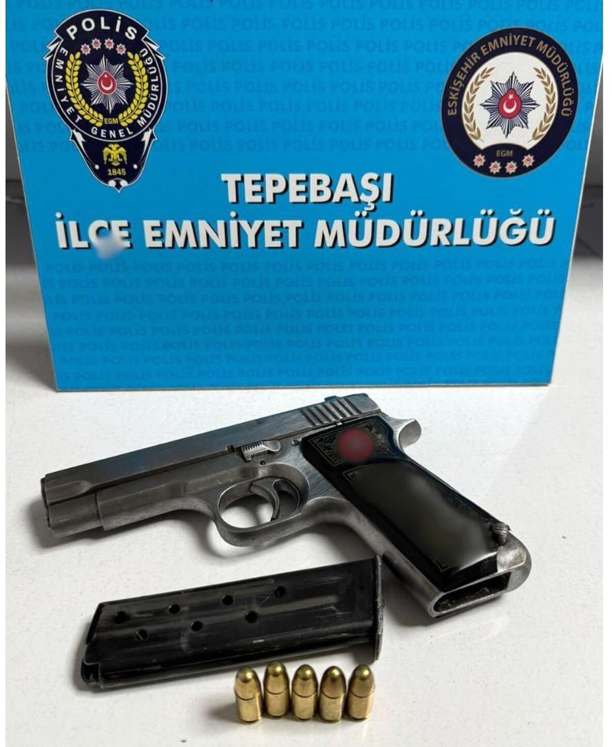 Eskişehir\'de Uyuşturucu ve Silah Ele Geçirildi