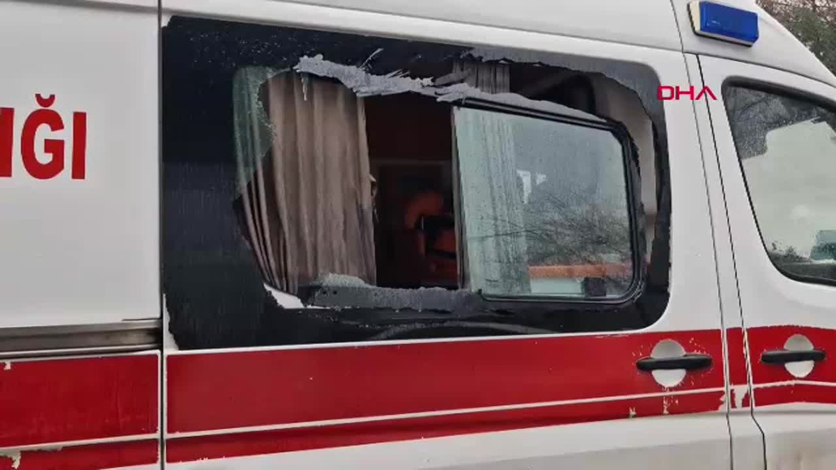 Bir yılda ambulanslara 73 kez taşlı saldırıda bulundu