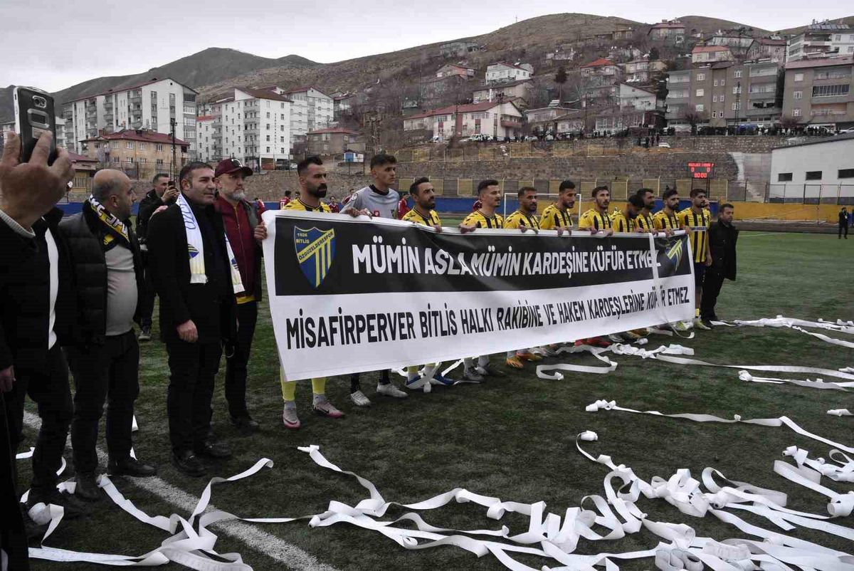 Bitlis\'te Futbol Maçında Olaylar Çıktı