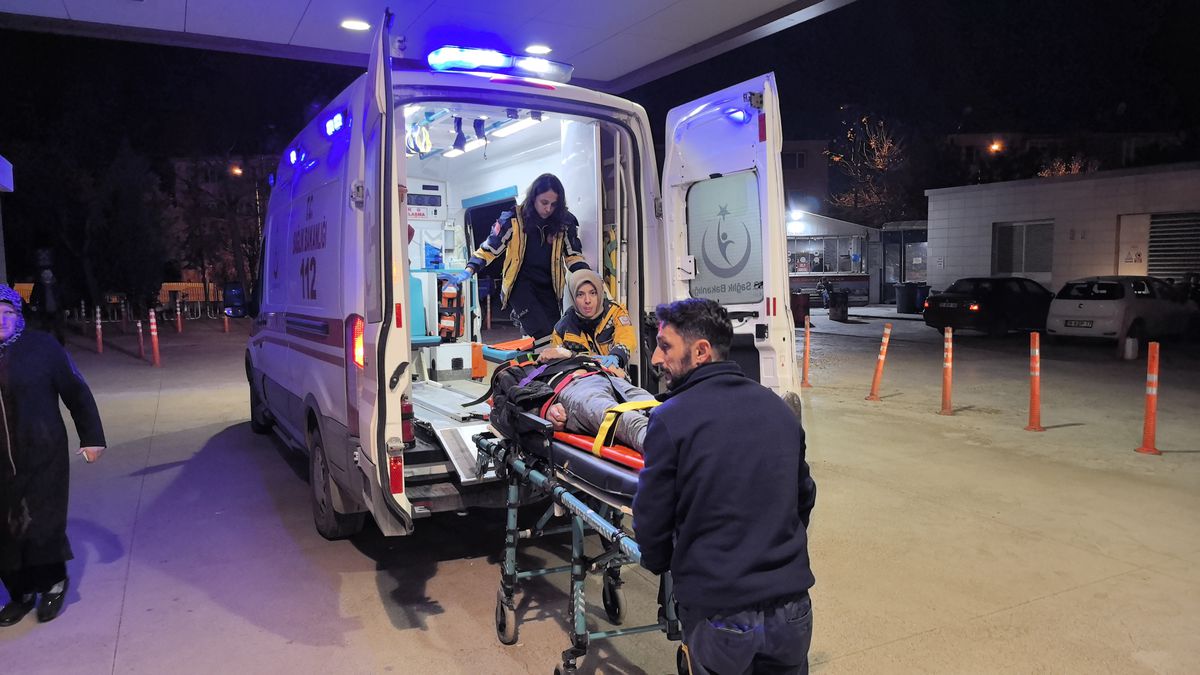 İnegöl\'de Motosiklet Kazası: Sürücü Ağır Yaralandı