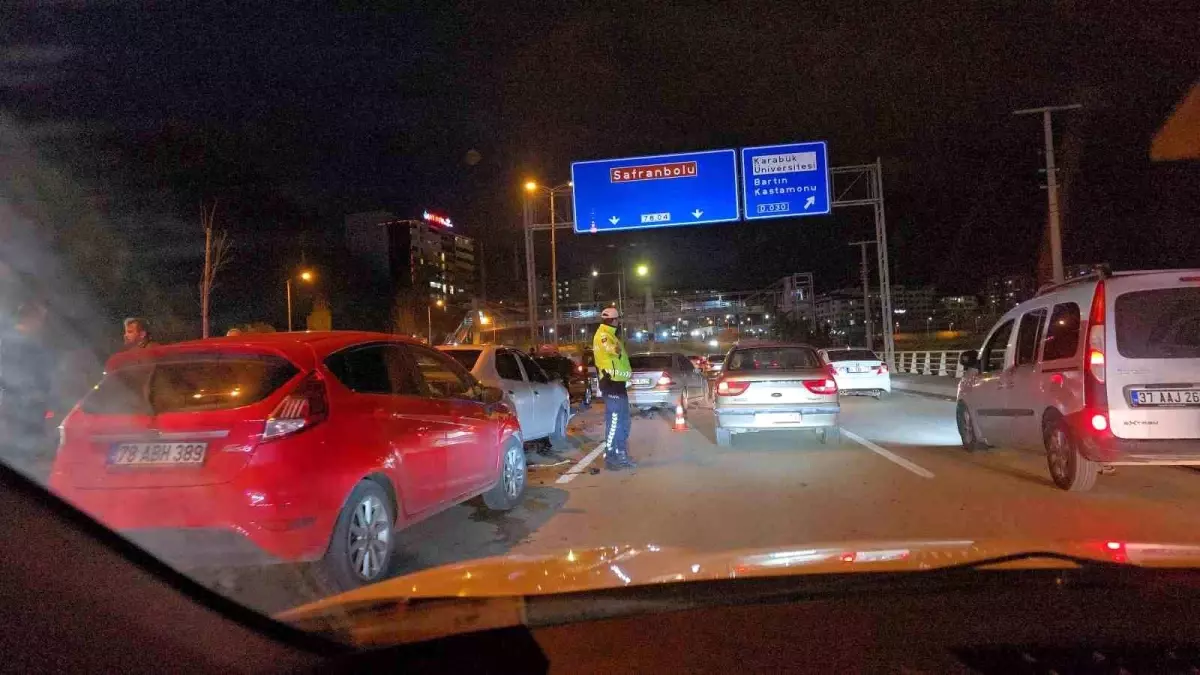 Karabük\'te Zincirleme Trafik Kazası: 3 Yaralı