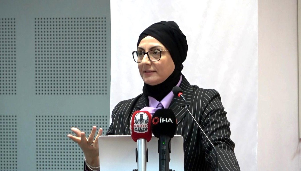 İletişim Zirvesi\'nde Karizmatik Liderliğin Rolü Vurgulandı