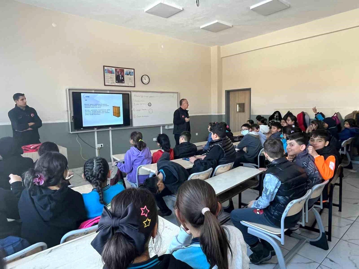 Kars\'ta Öğrencilere Afet Bilinci Eğitimi