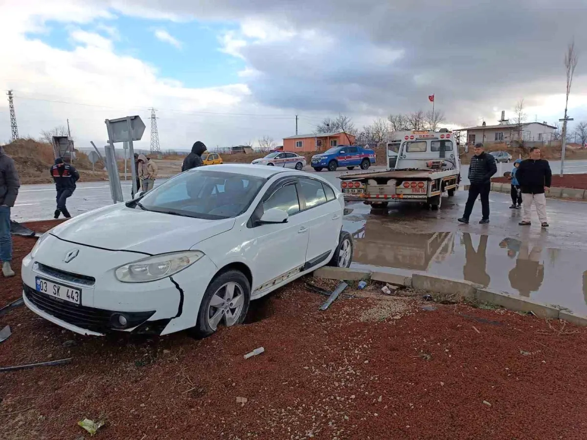 Afyonkarahisar\'da Trafik Kazası: Bir Sürücü Yaralandı