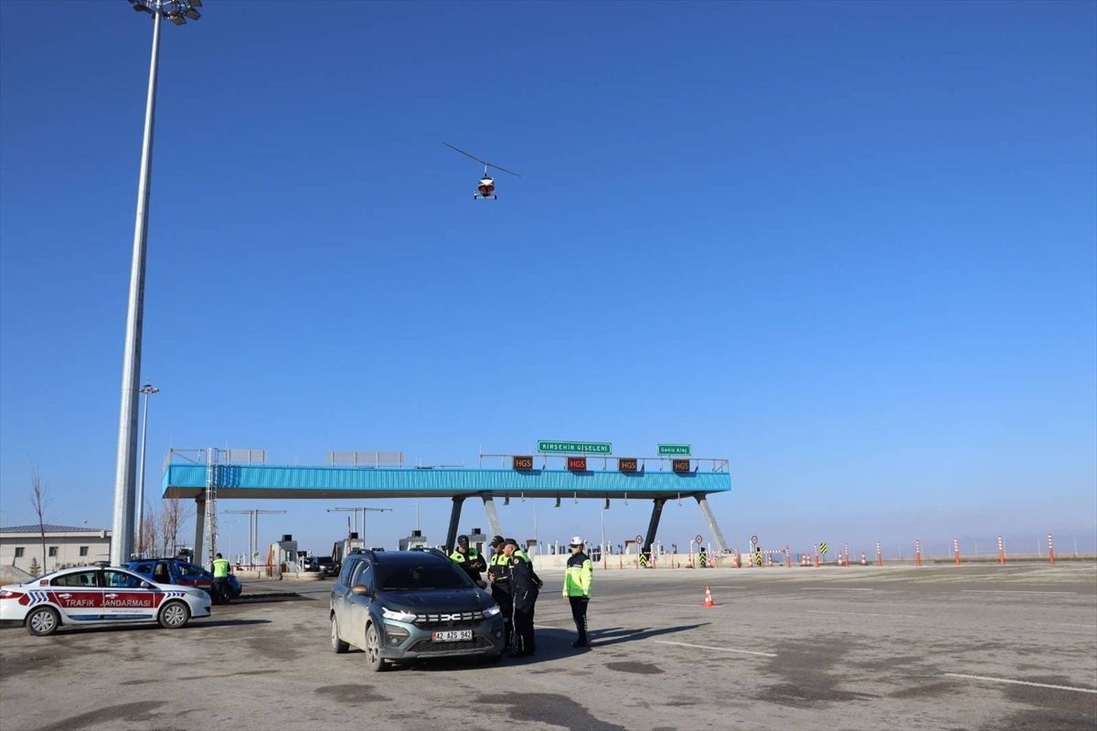 Kırşehir\'de Cayrokopterle Trafik Denetimi