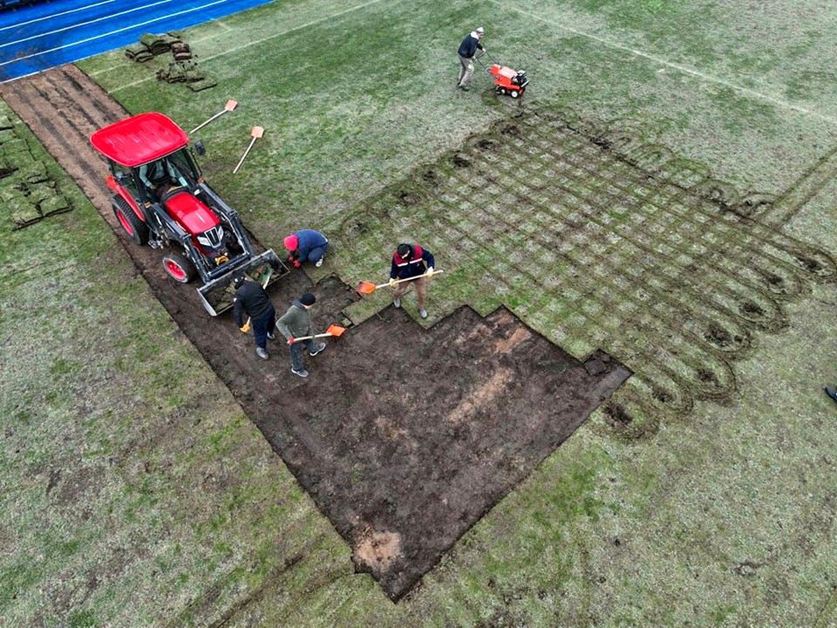 Dumlupınar Stadyumu\'nda Zemin İyileştirme Çalışmaları