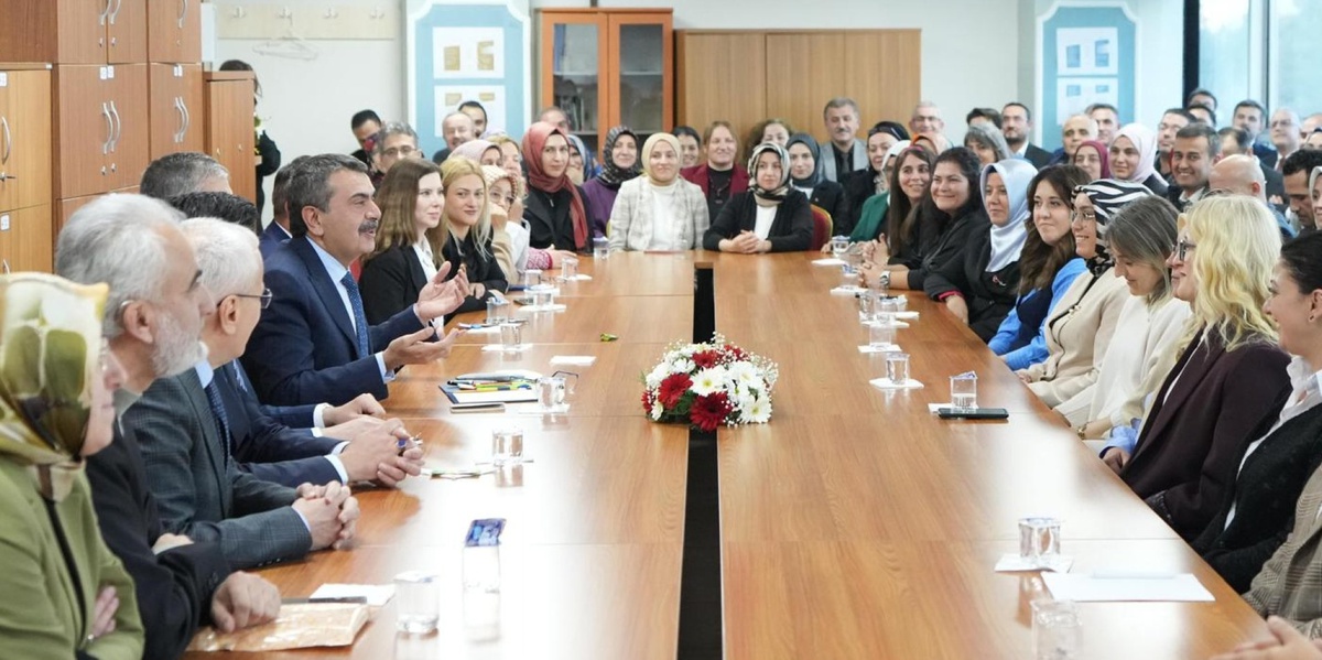 2024 Yılı Öğretmenlik Mesleği Kariyer Basamakları Kılavuzu Yayımlandı