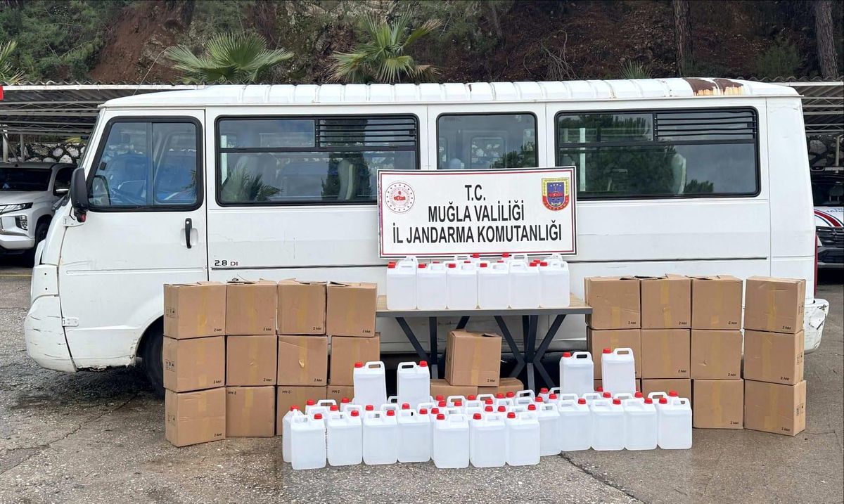 Muğla\'da Sahte İçki Operasyonu: 300 Litre Etil Alkol Ele Geçirildi
