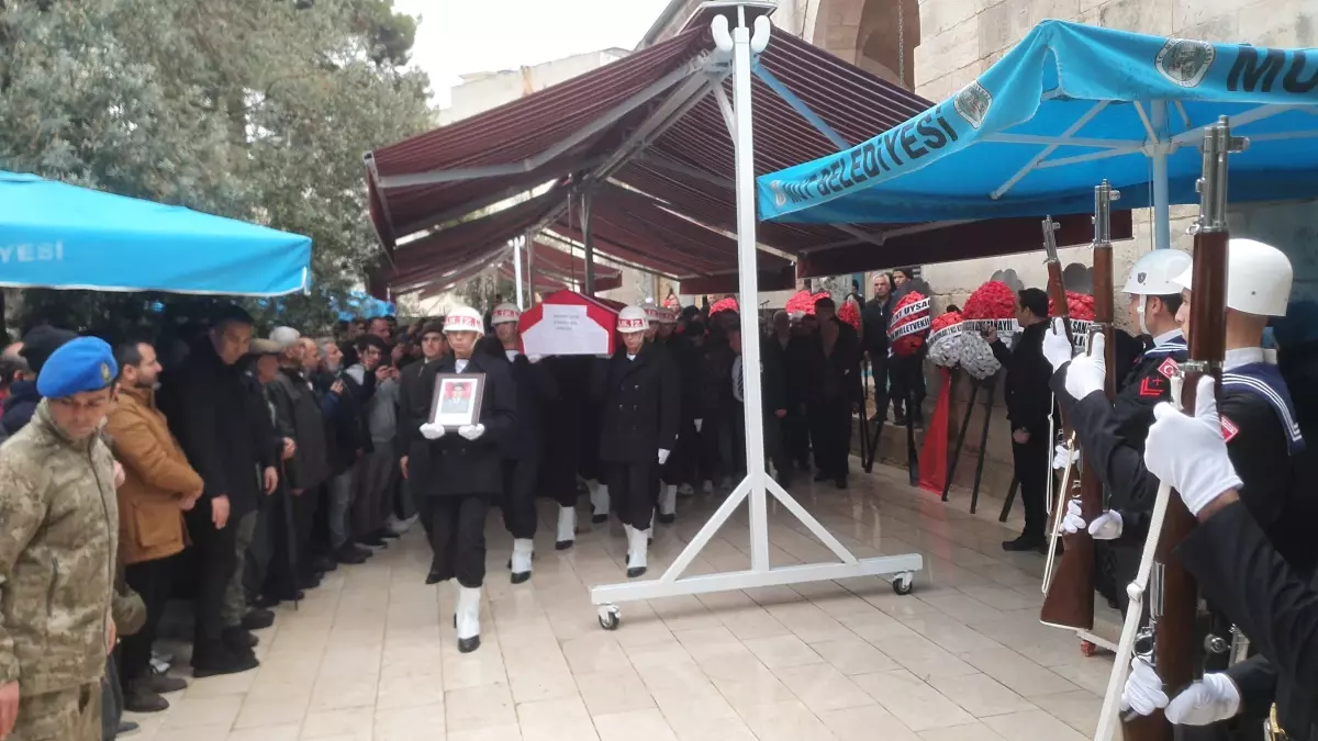 Muğla\'daki helikopter kazasında hayatını kaybeden pilot Çiçek, toprağa verildi