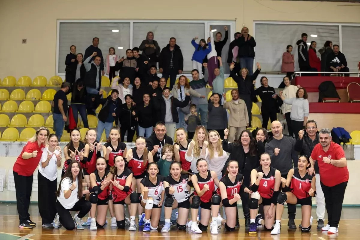 Şehzadeler Küçük Kızlar Voleybol Takımı, Final Grubuna Yükseldi