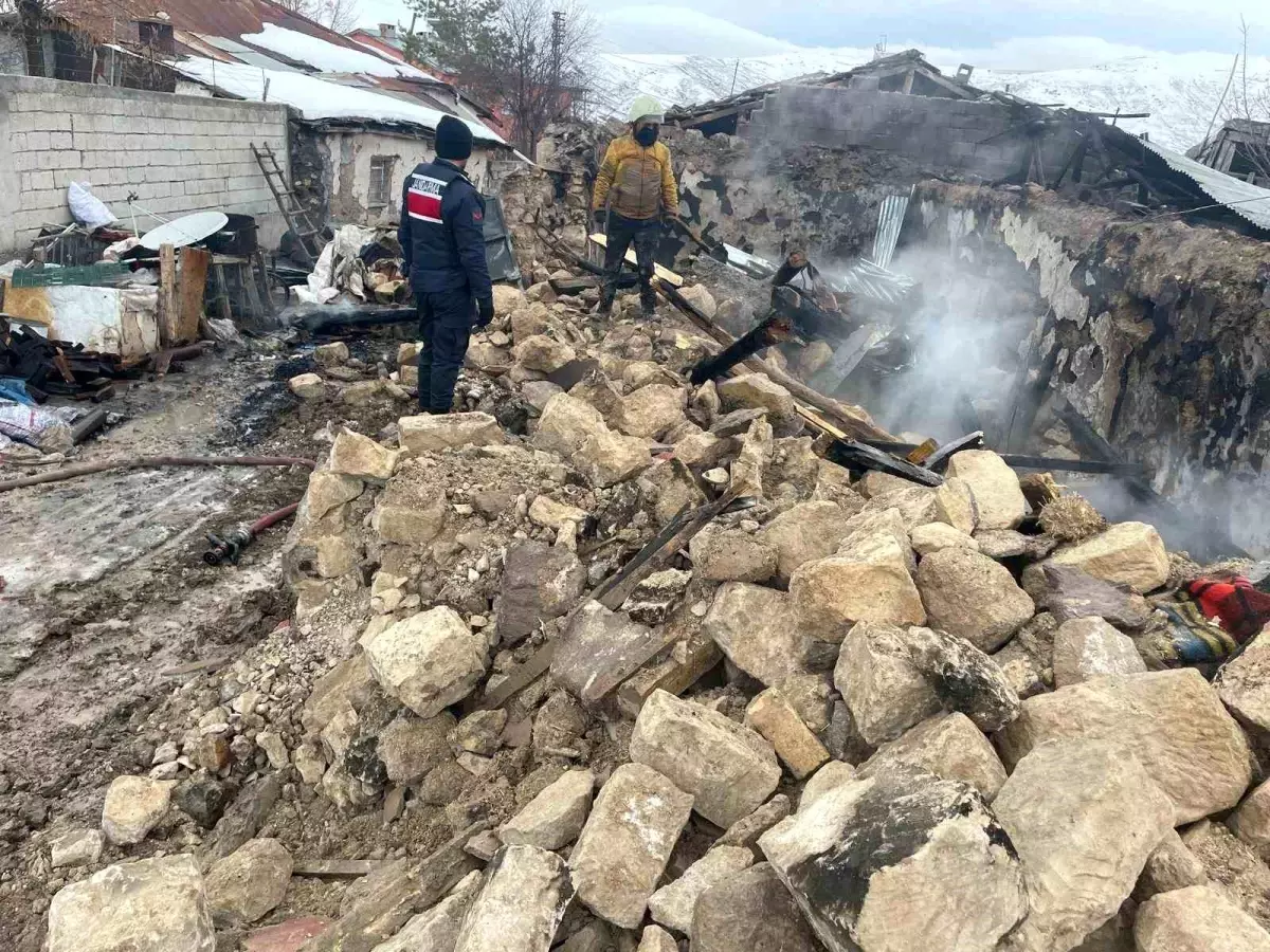 Sivas\'ta Yangın: Müstakil Ev Küle Döndü