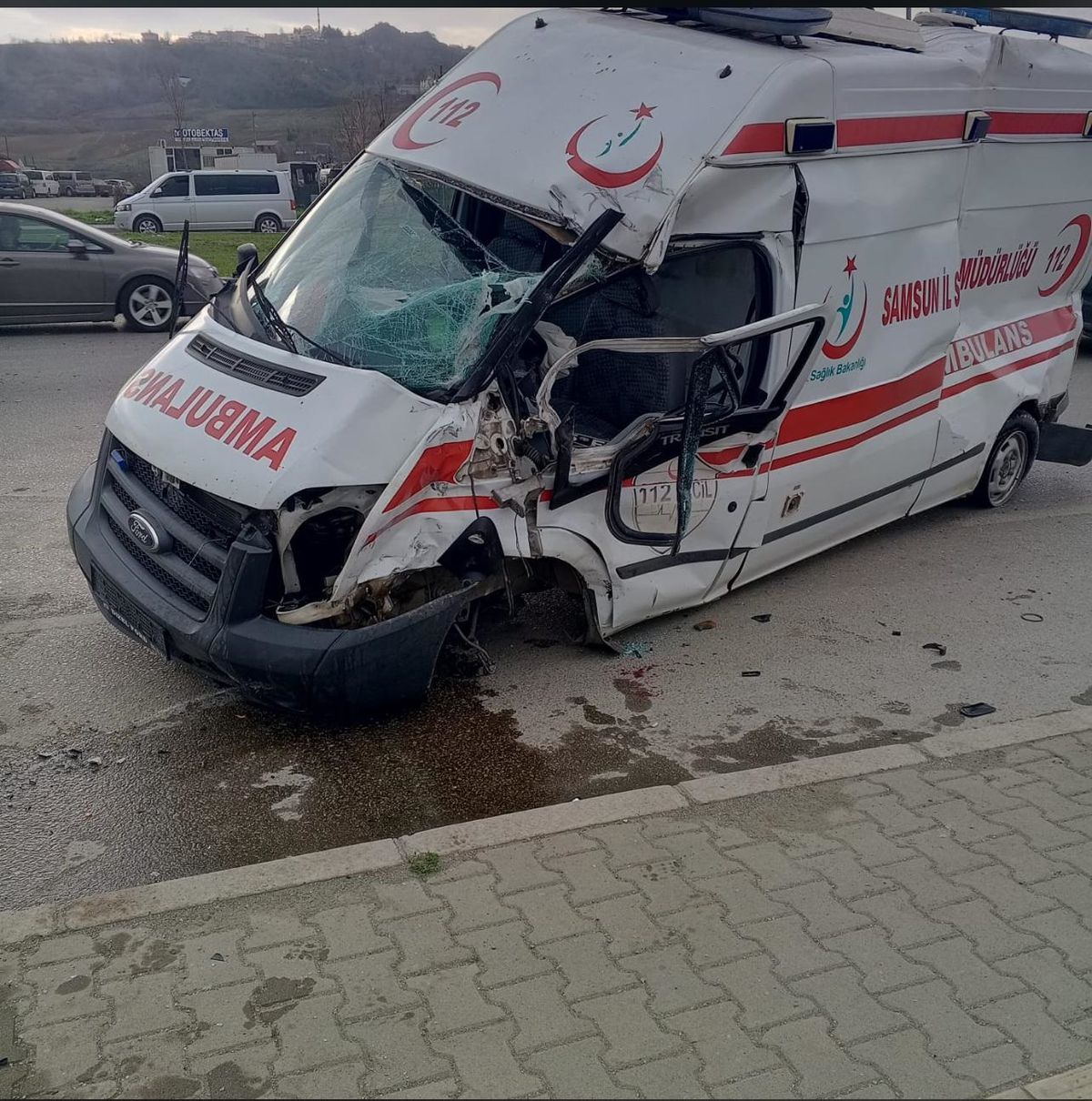 Samsun\'da TIR ile ambulans çarpıştı, 1 yaralı