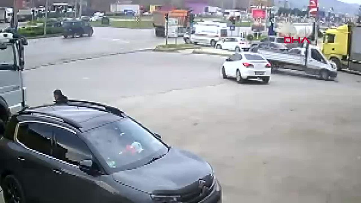 Samsun\'da TIR ve Ambulans Çarpıştı: 1 Yaralı