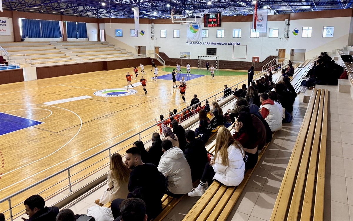 Yıldız Kızlar Hentbol Yarı Finali Kırşehir\'de Başladı