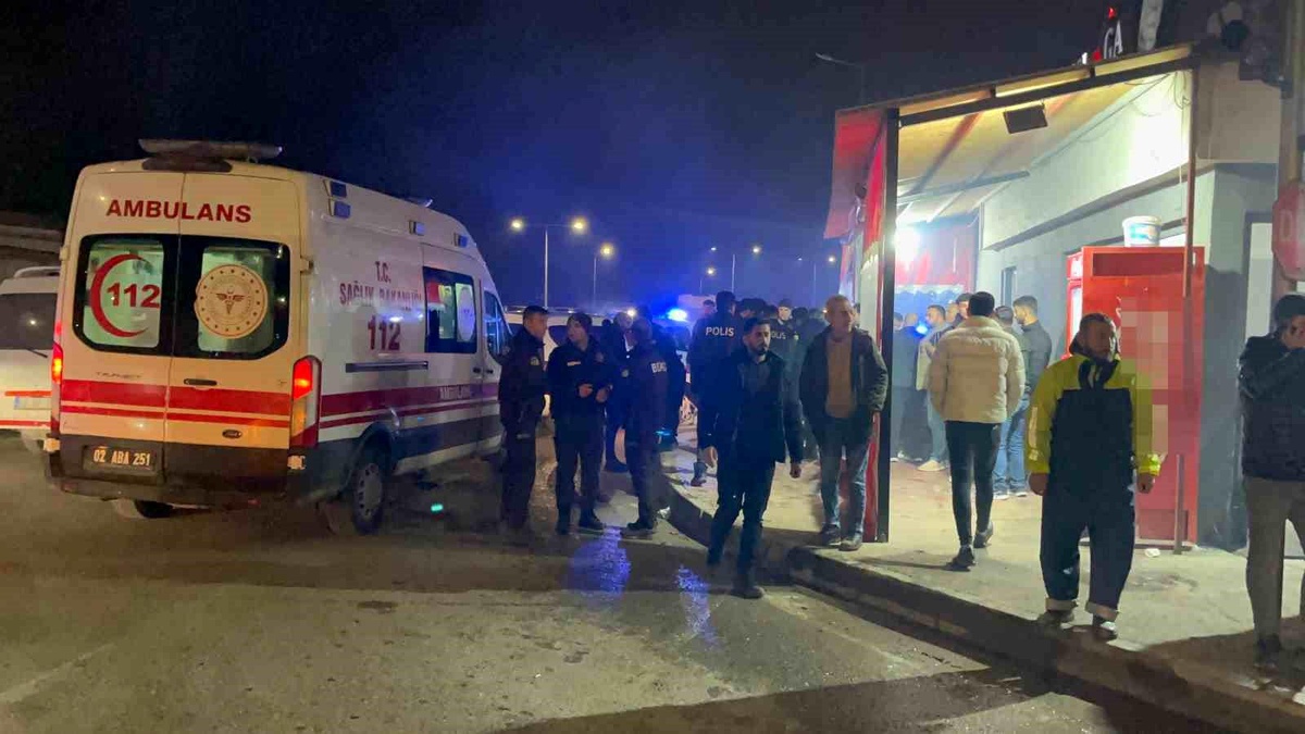 Adıyaman\'da Bıçaklı Kavga: 3 Yaralı